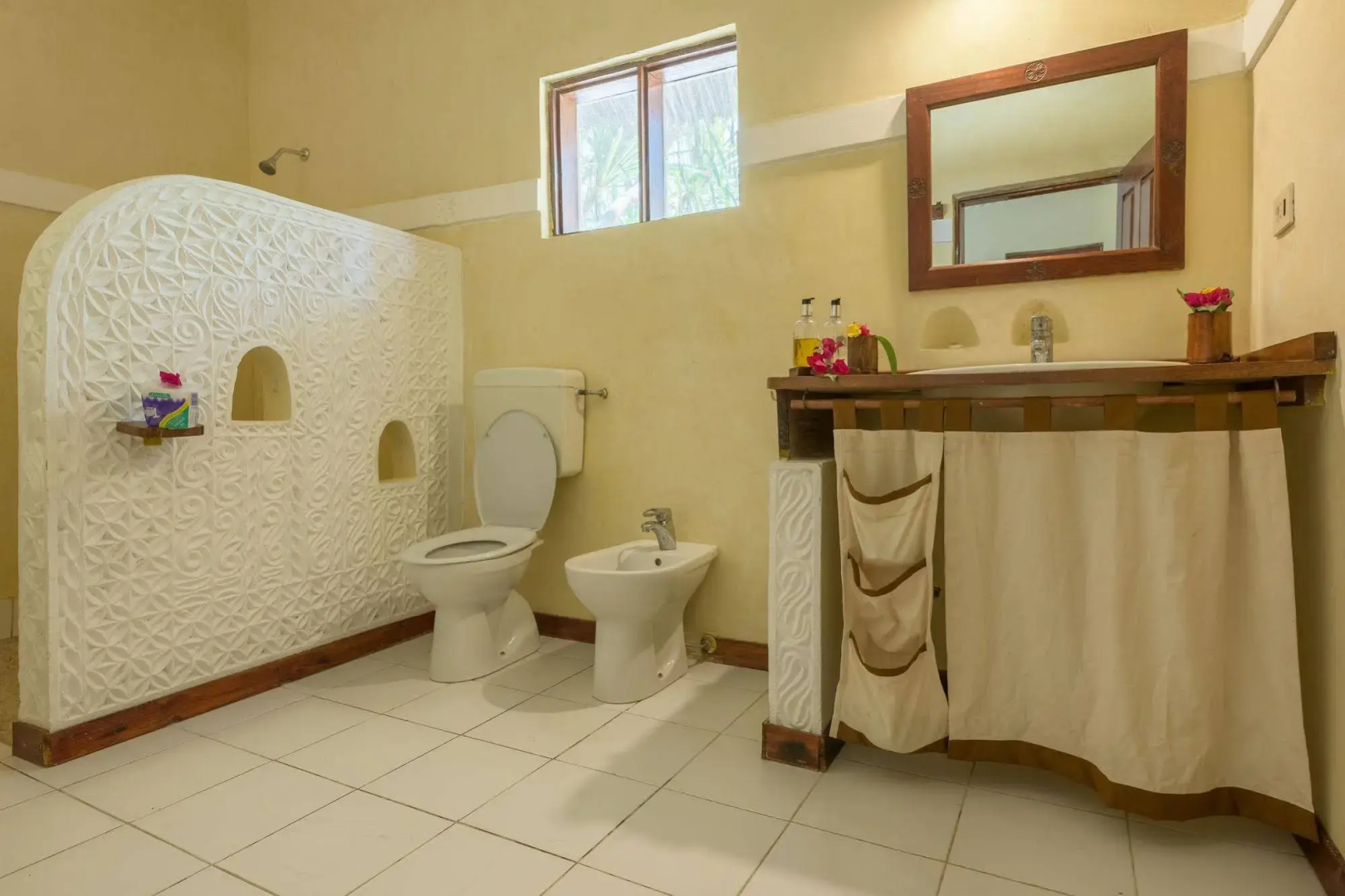 Hakuna Majiwe Beach Lodge