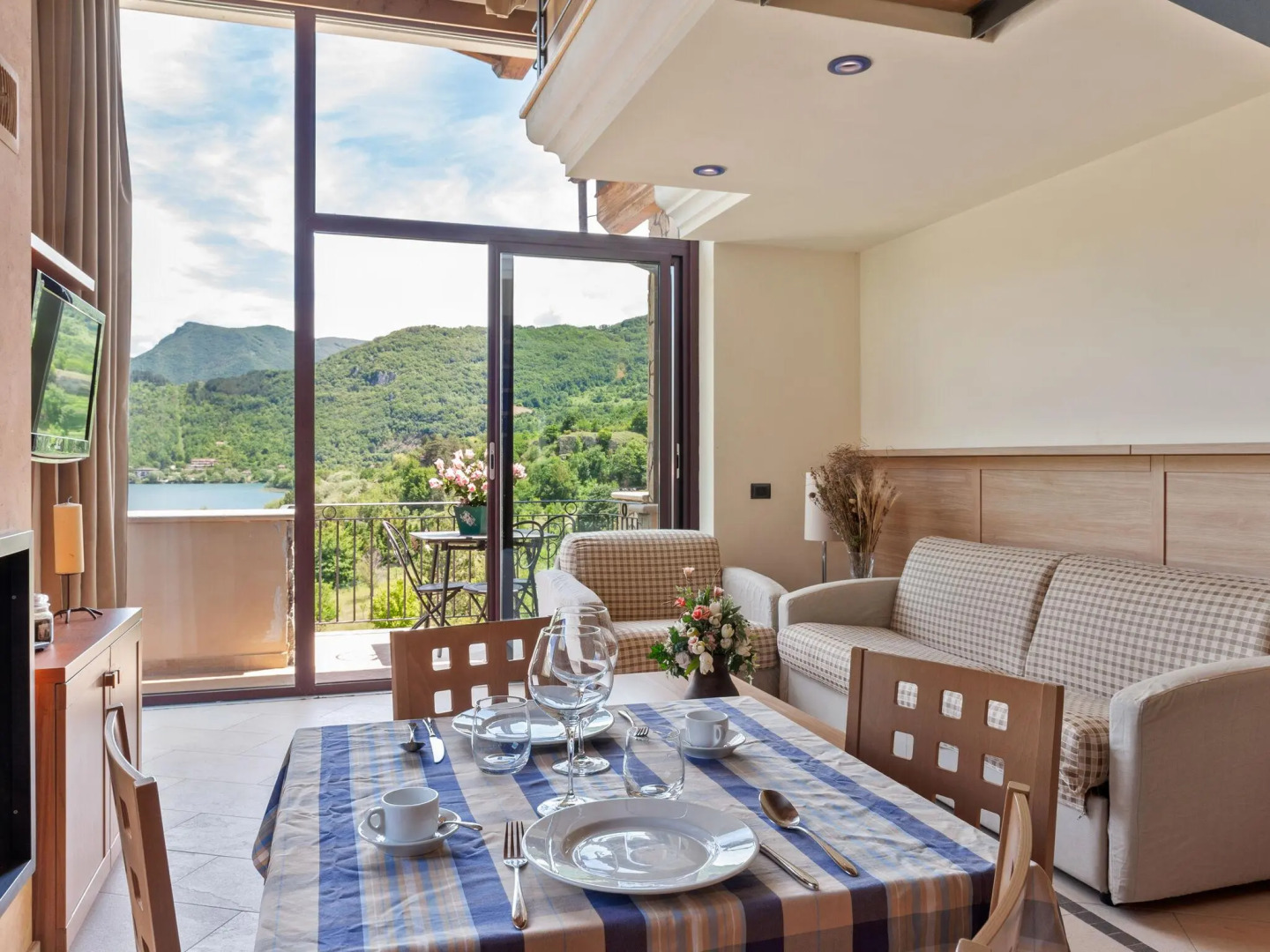 Lavish Holiday Home in Scanno near Lago di Scanno