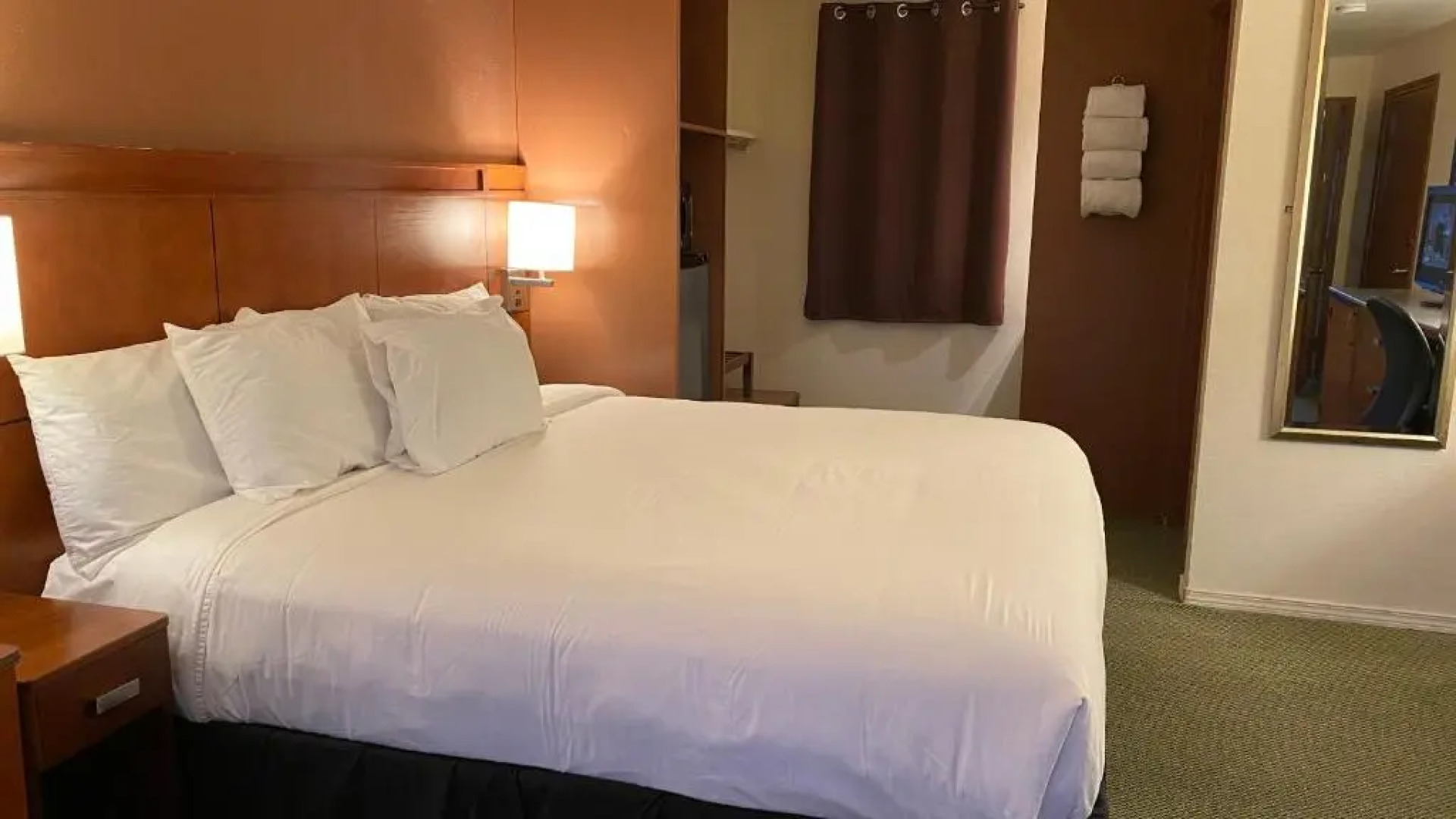 Lakeshore Inn Water Front