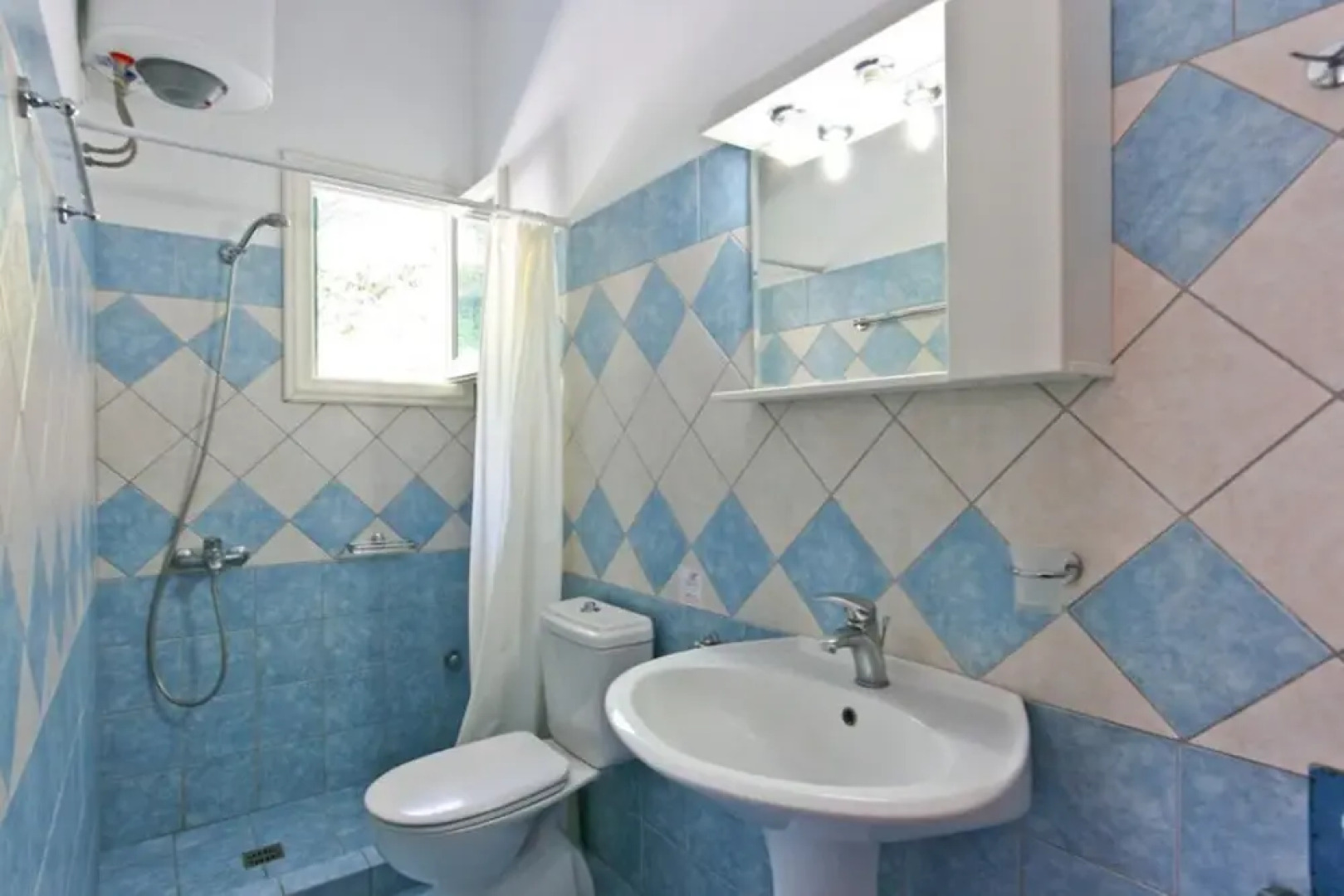 Irena Walk to Beach Sea Views A C Wifi Car Not Required - 244