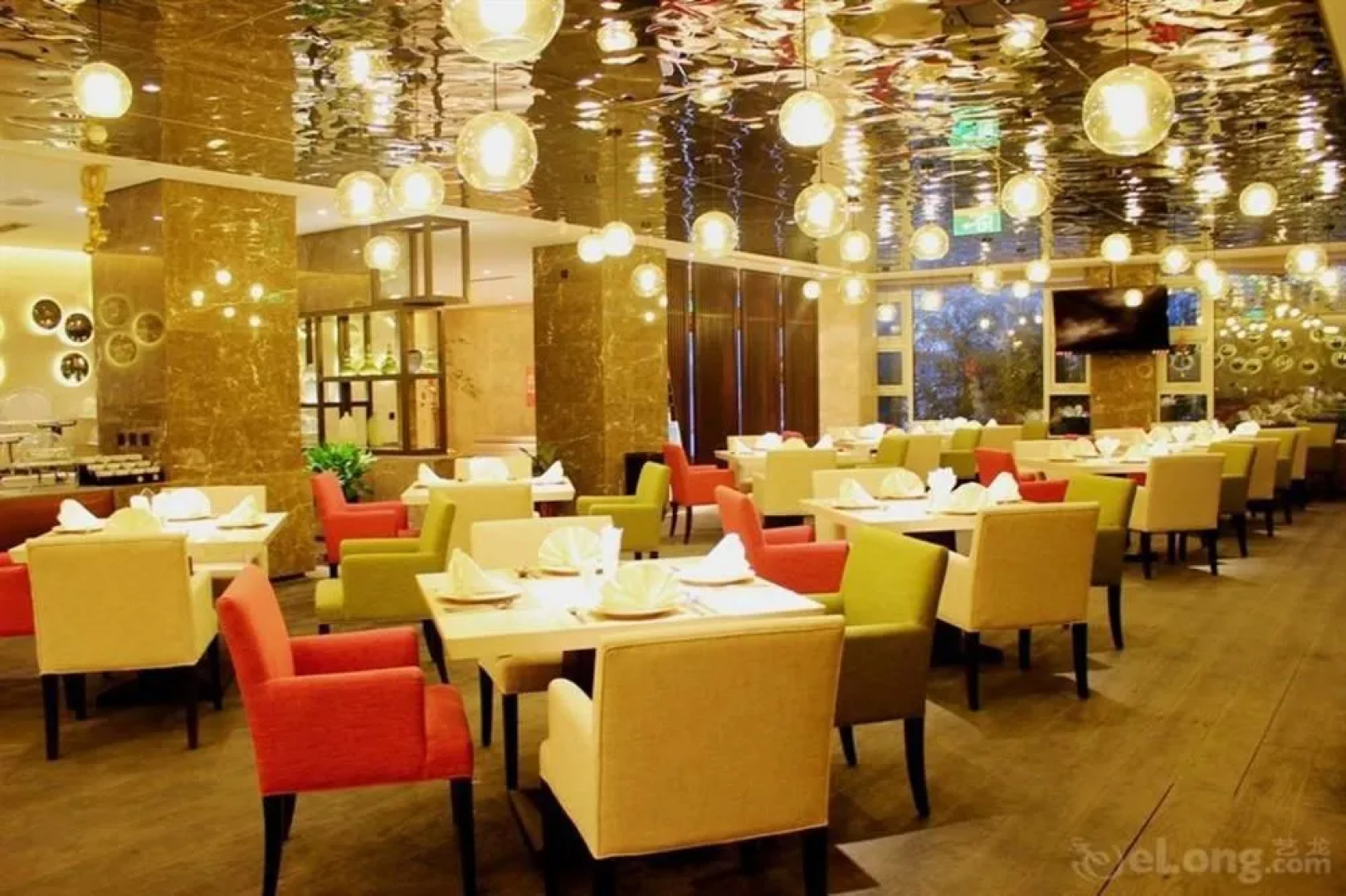 Maritime Hotel (Zhengzhou Century Amusement Park Zhongyuan Tower)