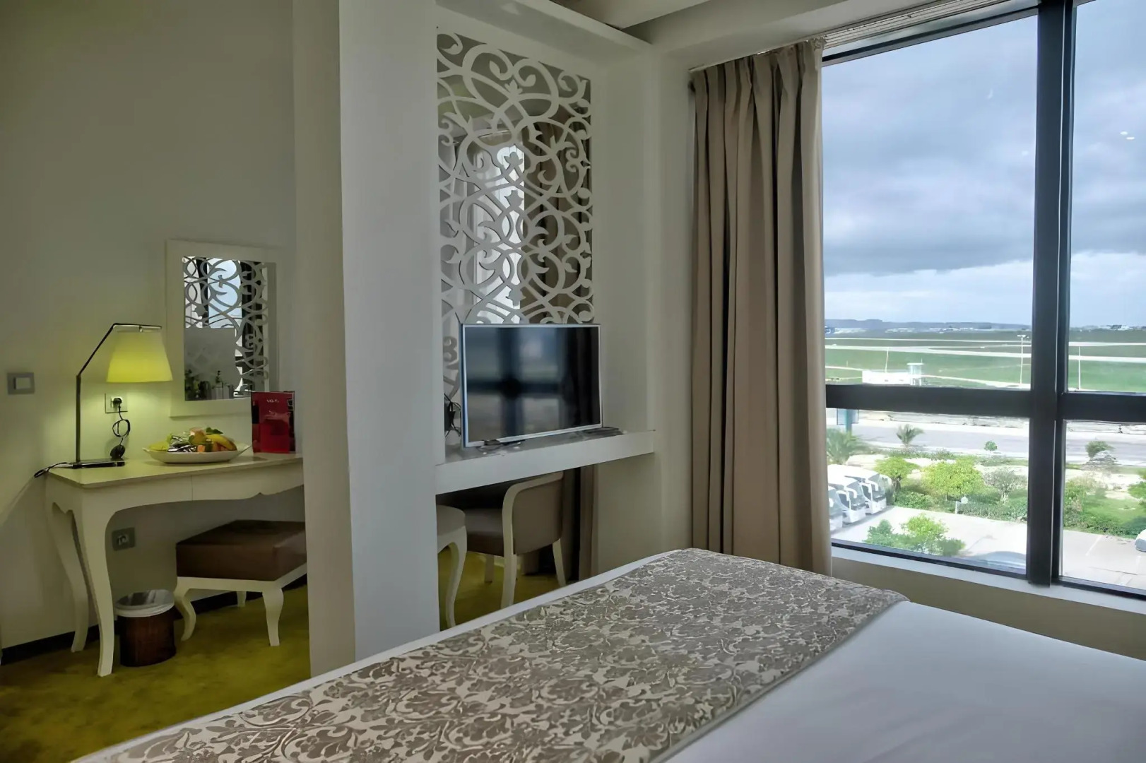 Hôtel Lac Léman, LES BERGES DU LAC