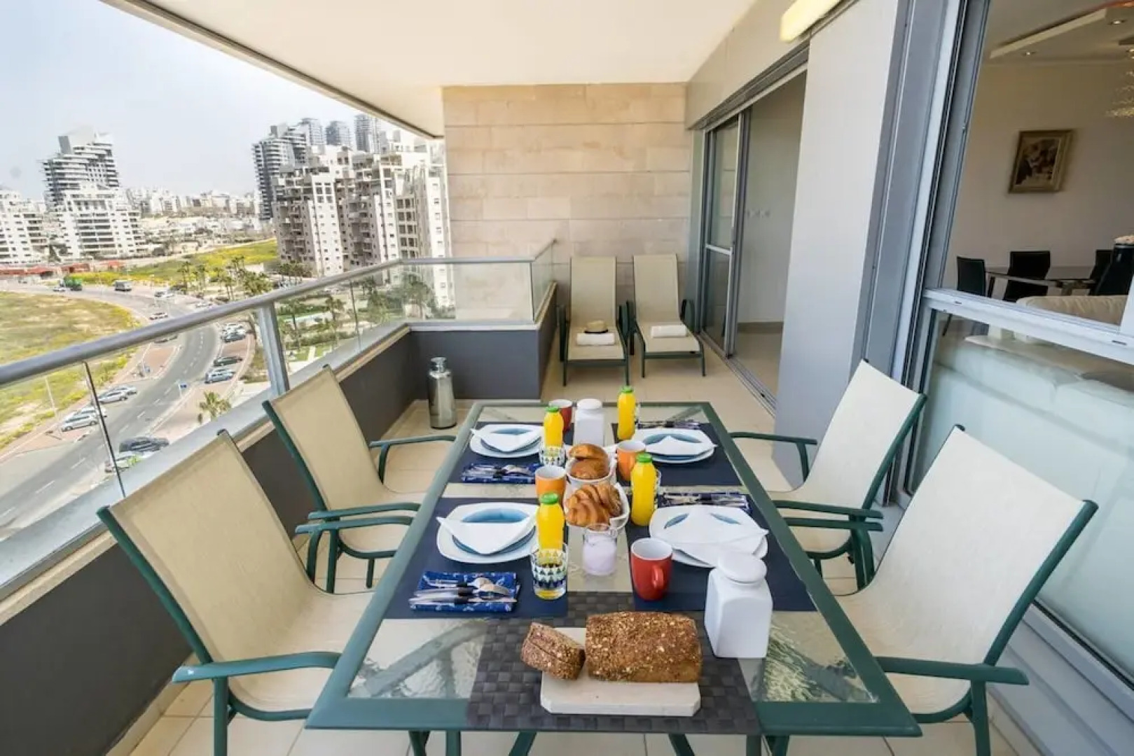 Luxury Marina View - Modern and Luxurious View