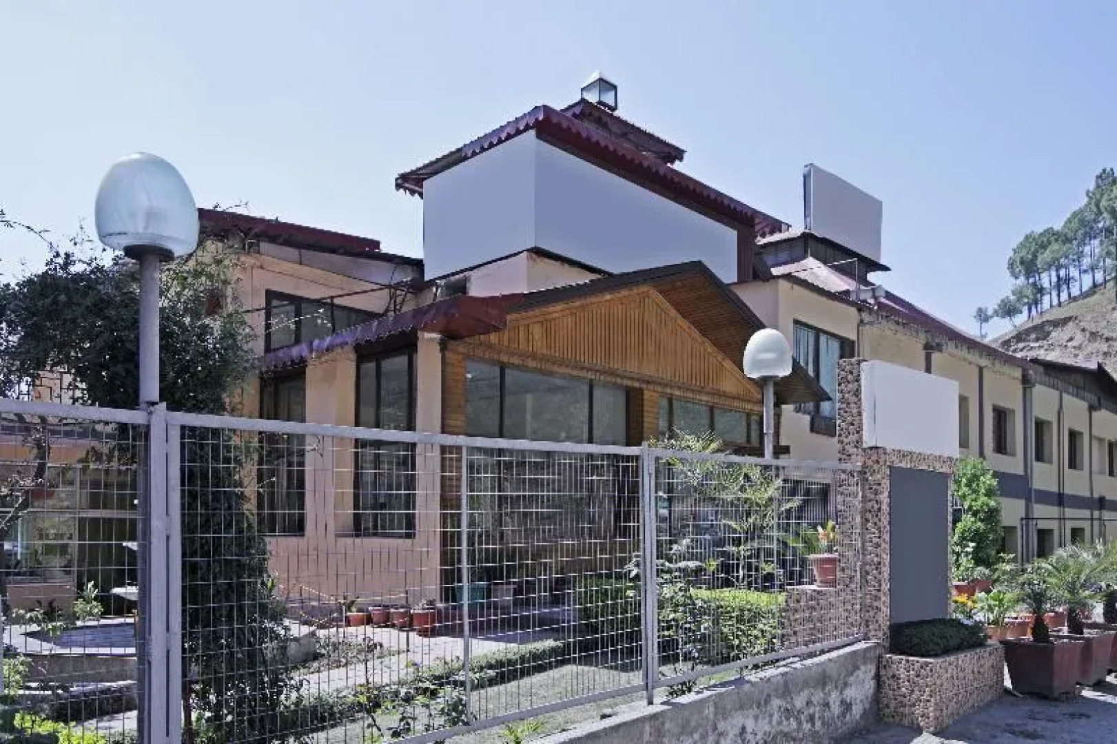 OYO 22122 Hotel Falcon Crest