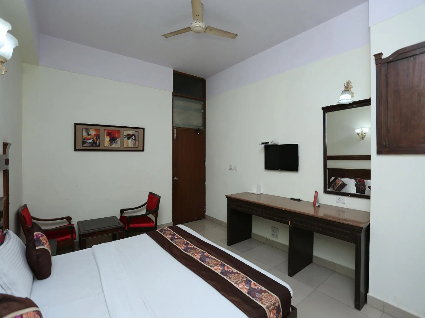 OYO 16647 Hotel Batra Palace