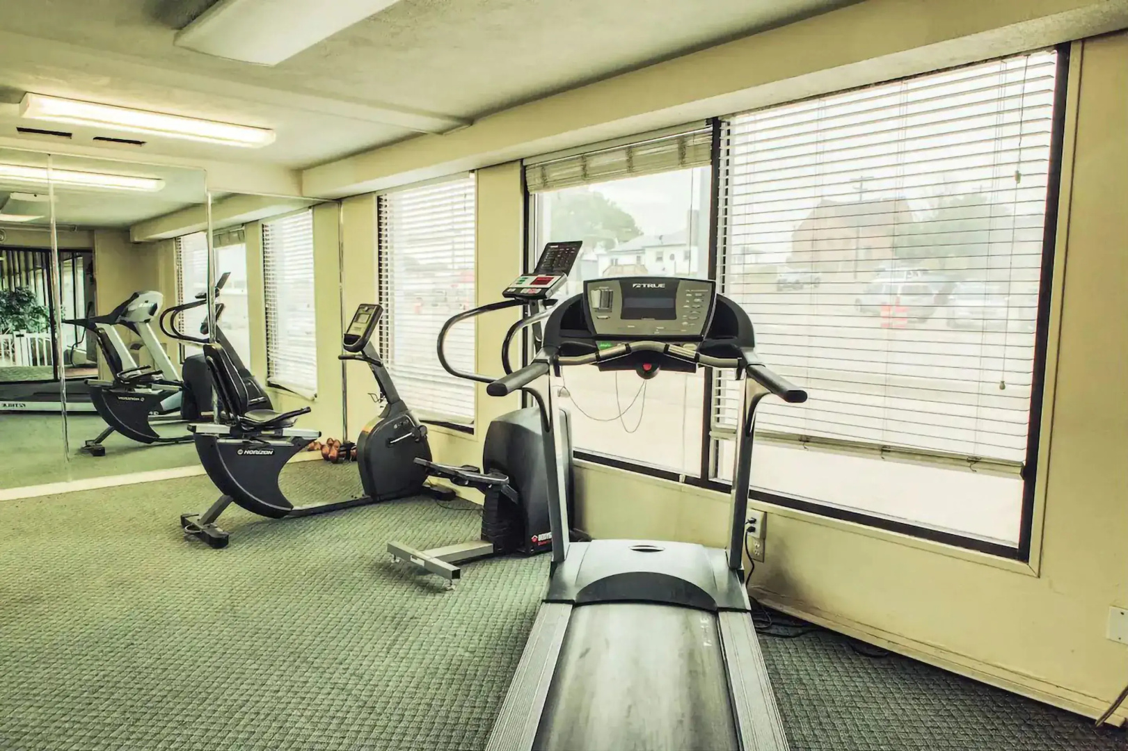 Sky Palace Inn & Suites McCook