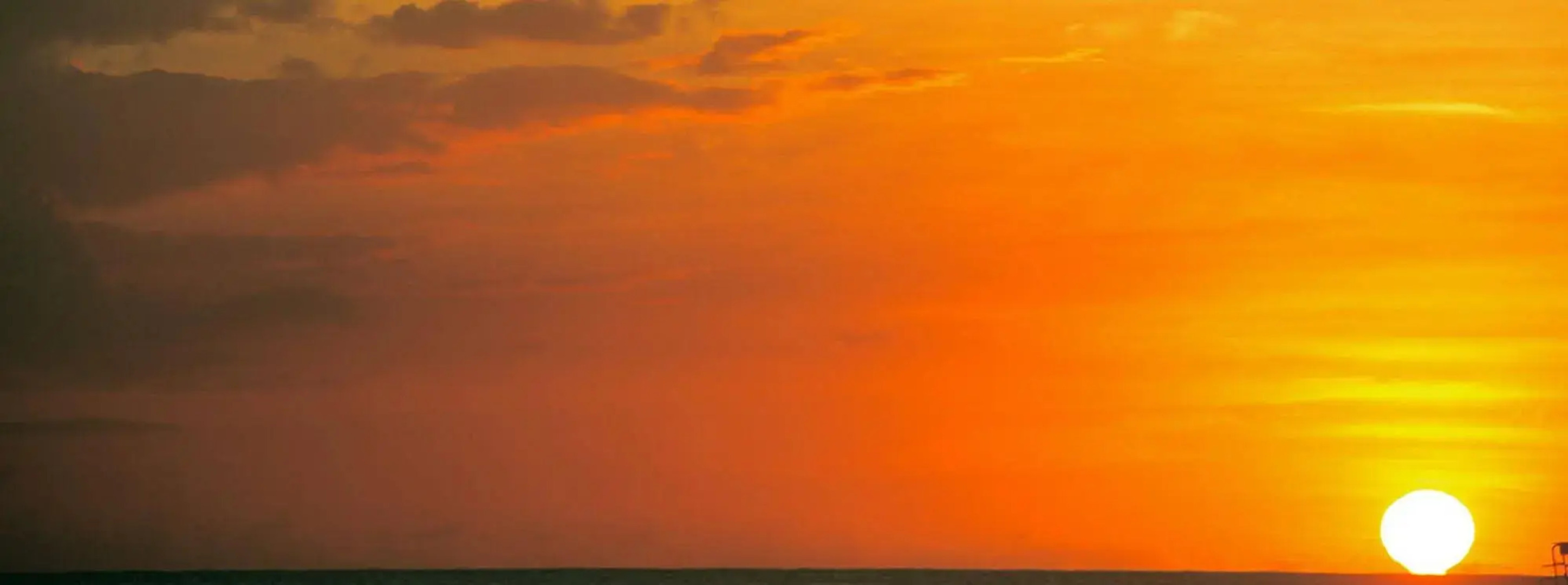 Tropical Sunset Beach Apartment Hotel