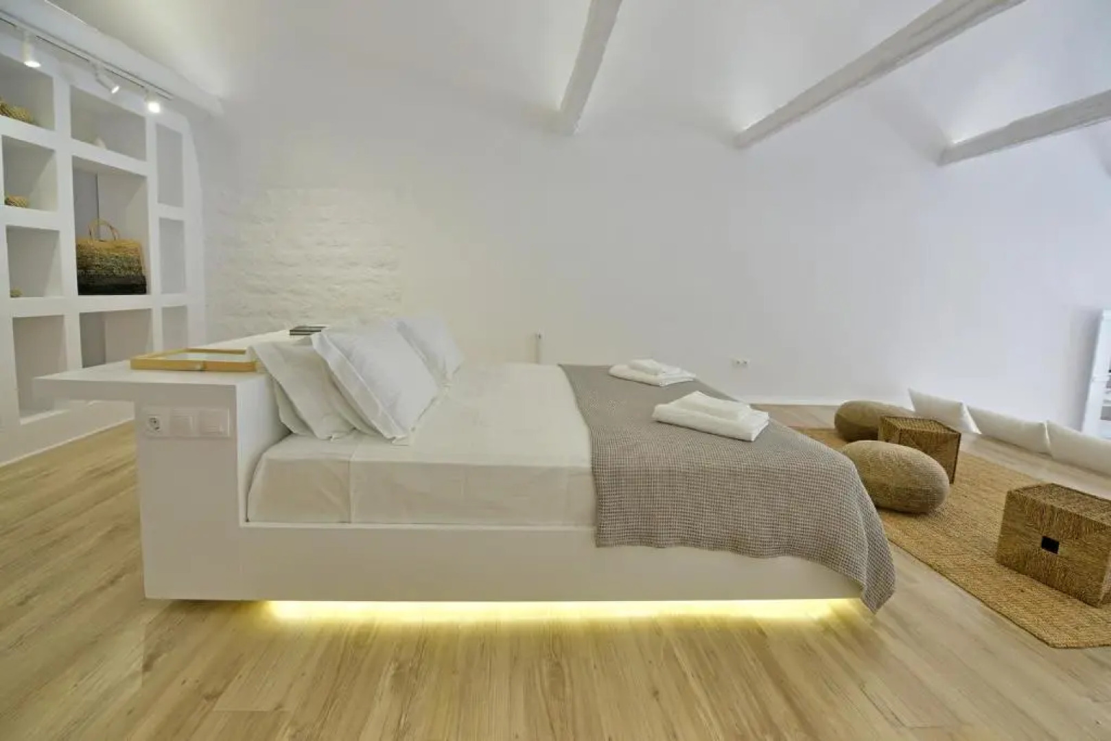 Hydra Hospitality Port Apartment