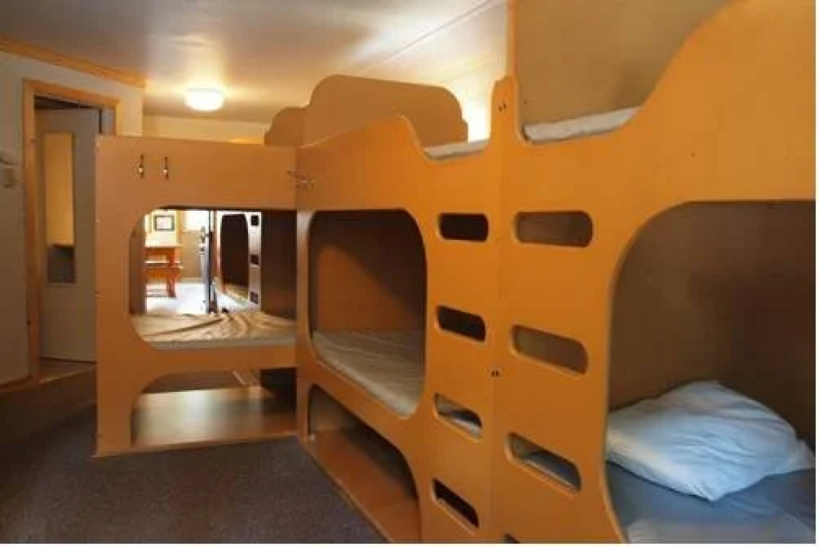 HI-Castle Mountain Hostel