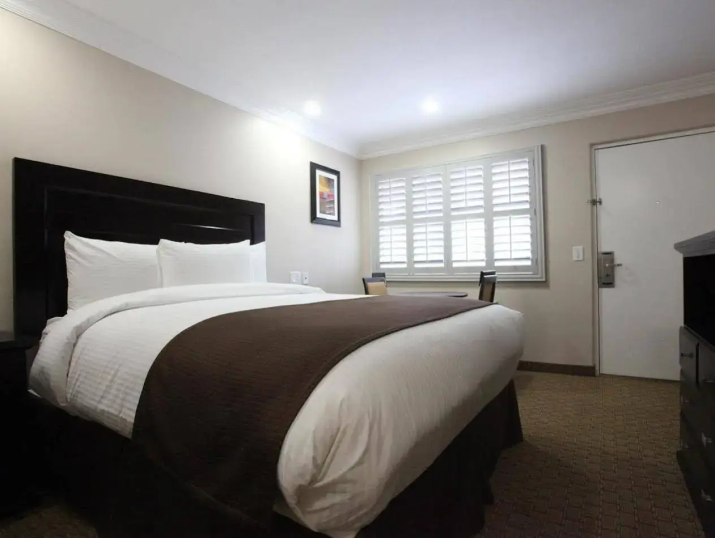 Raincross Hotel