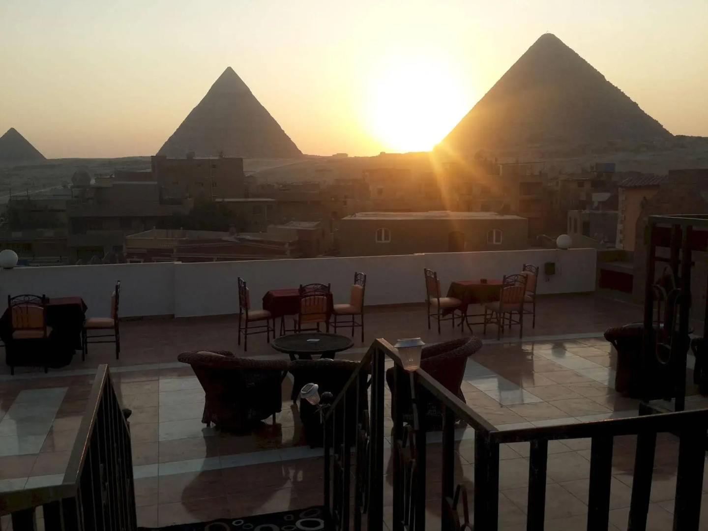 Pyramids Plateau Inn