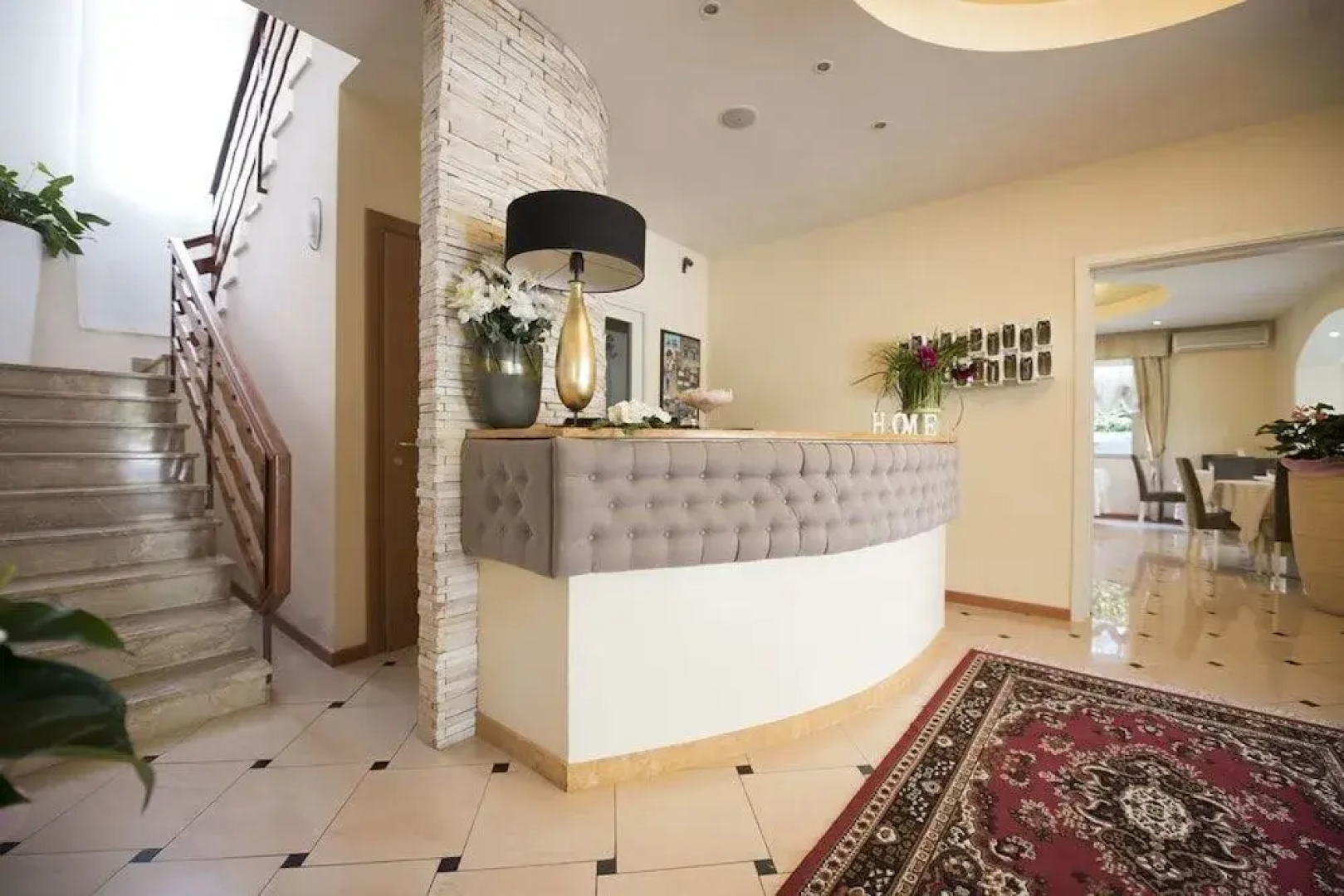 Hotel Monica