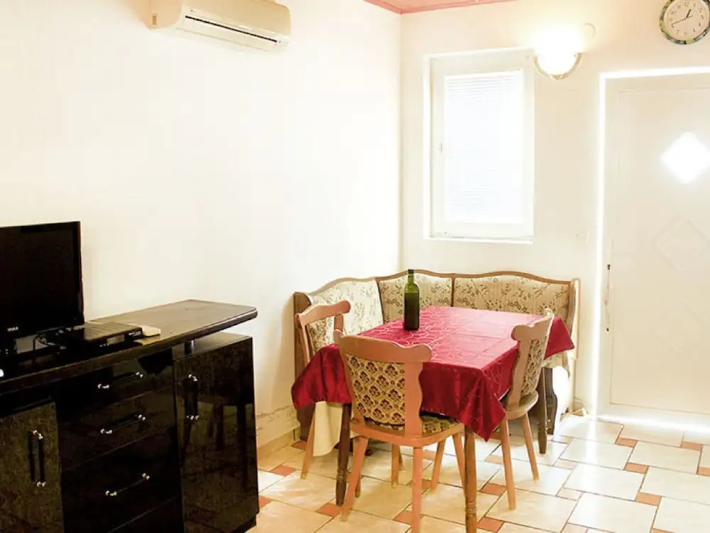 Tranquil Holiday Home in Metajna With Balcony