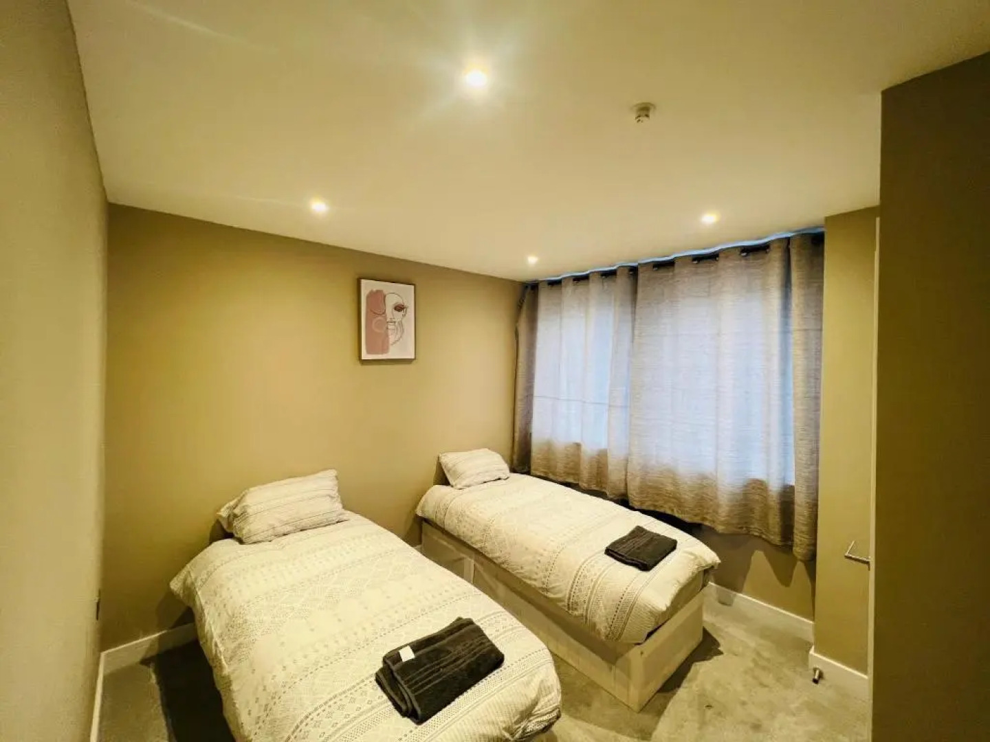 Sunset Shore, City Centre, 2 Bed Apt, Free Parking