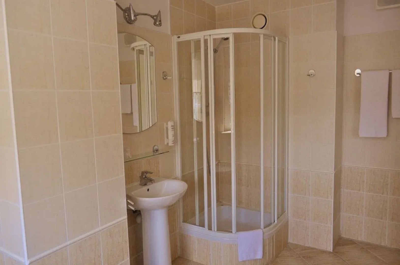 Hotel Wilanów Warszawa by DeSilva