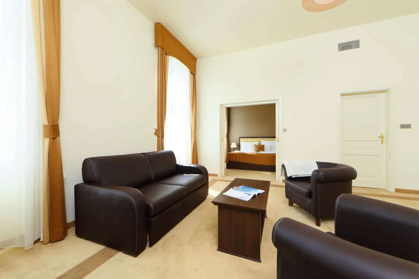 Ipoly Residence - Executive Hotel Suites
