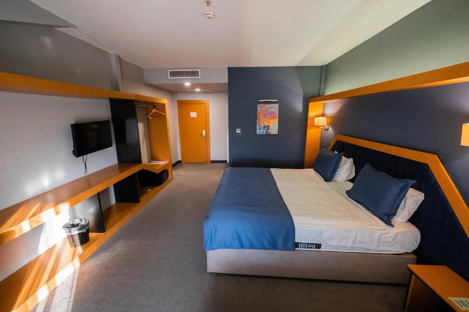 Roof 264 Hotel and Suites