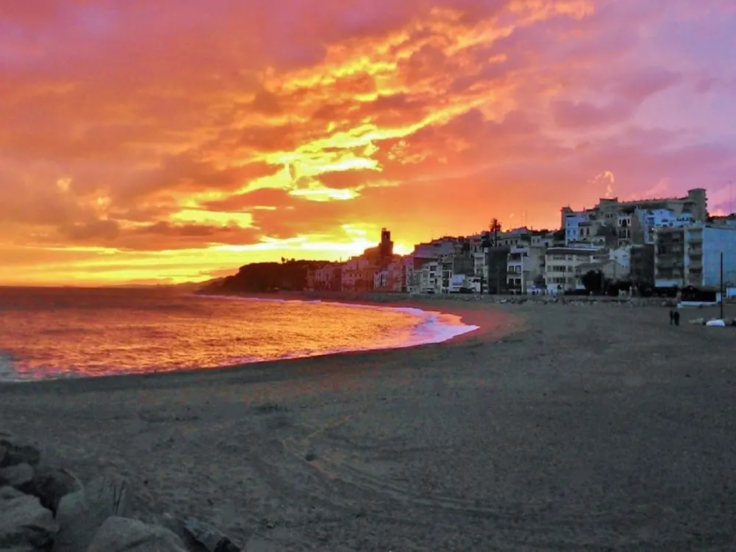 Lovely Holiday Home in Sant Pol de Mar near Sea & Beach