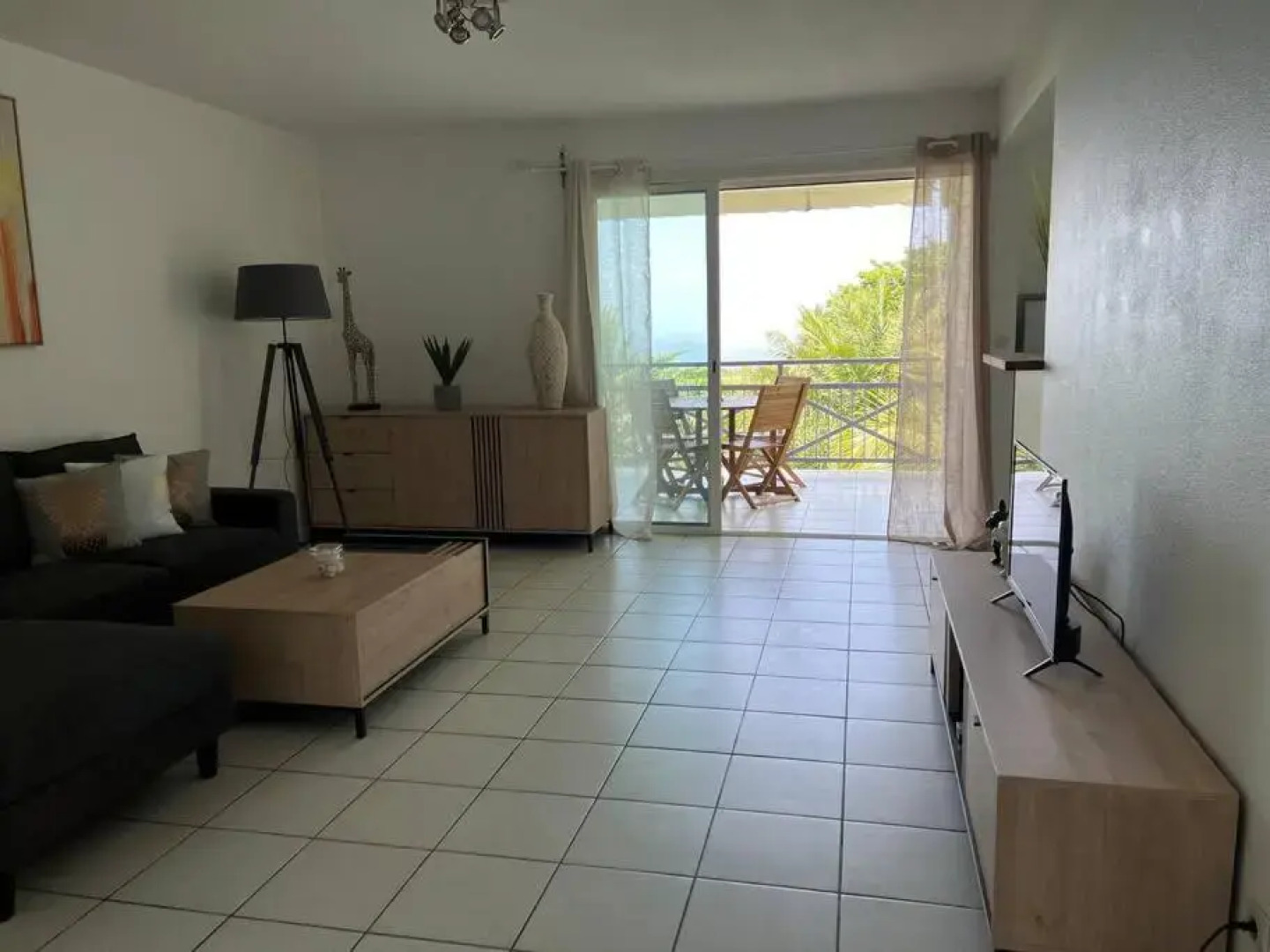 Zabana Lodge, dans un jardin tropical avec piscine