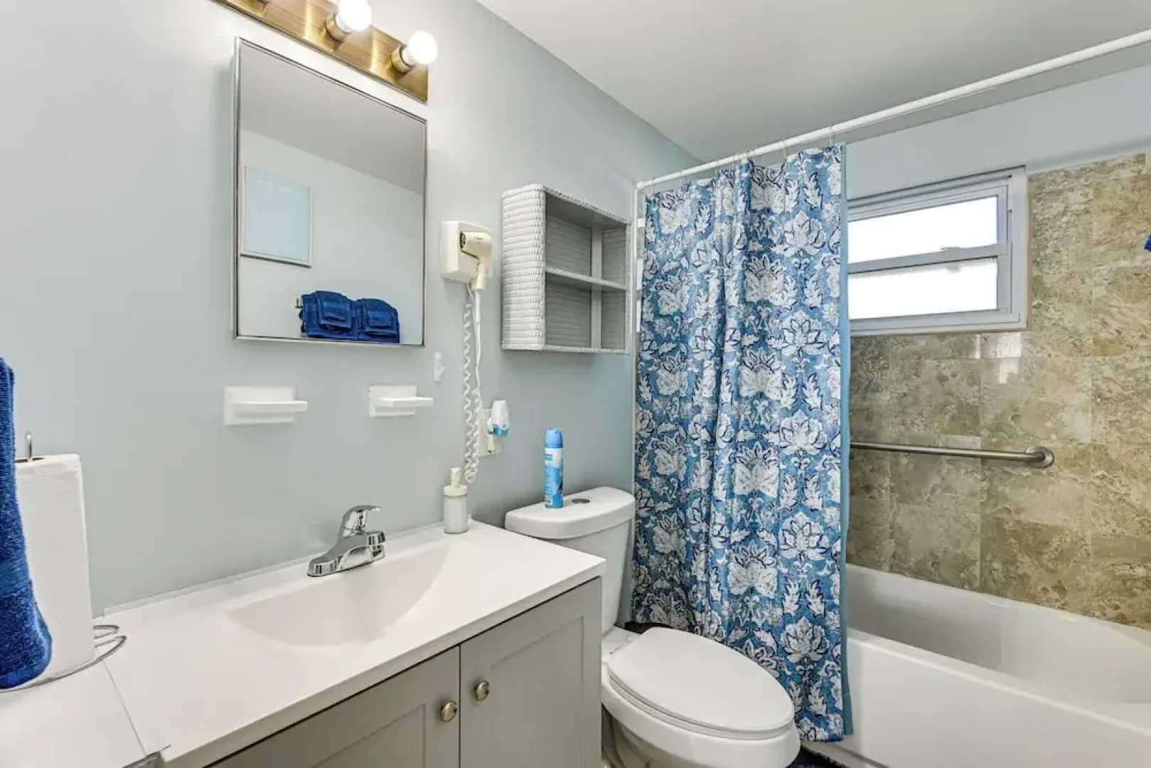 7 Mi to Busch Gardens: Tampa Gem w/ Yard!