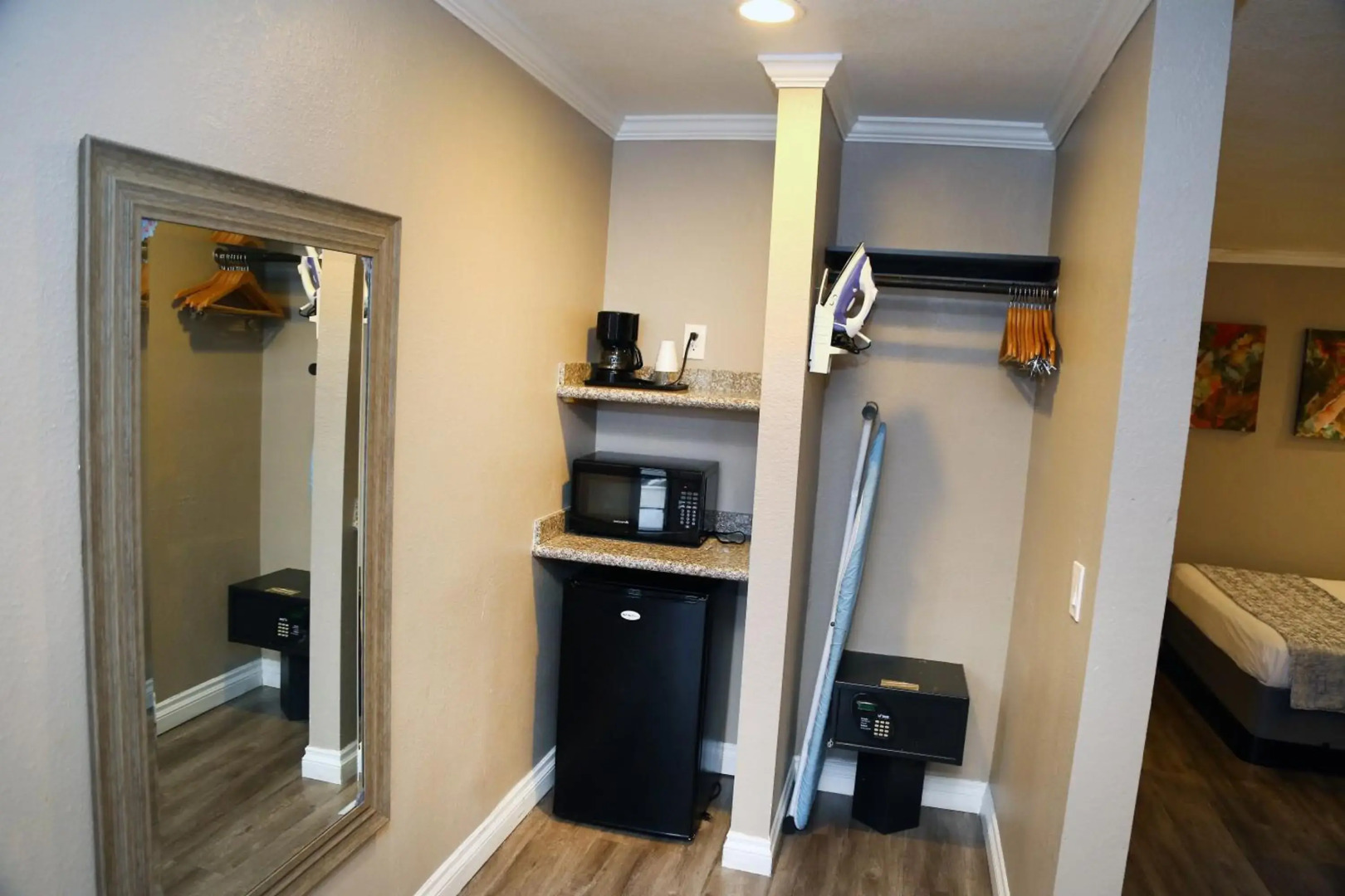 Anaheim Executive Inn & Suites