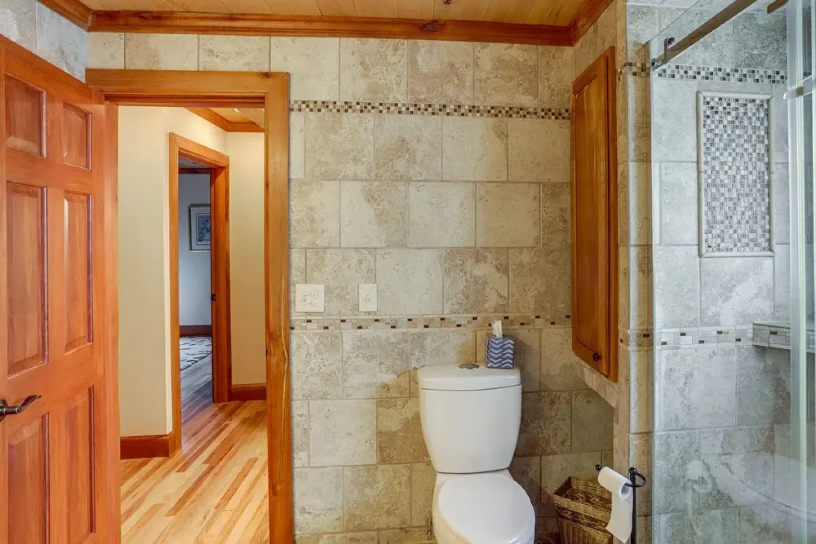 Warm & Cozy Mansfield Home: Deck, Gas Fire Table!