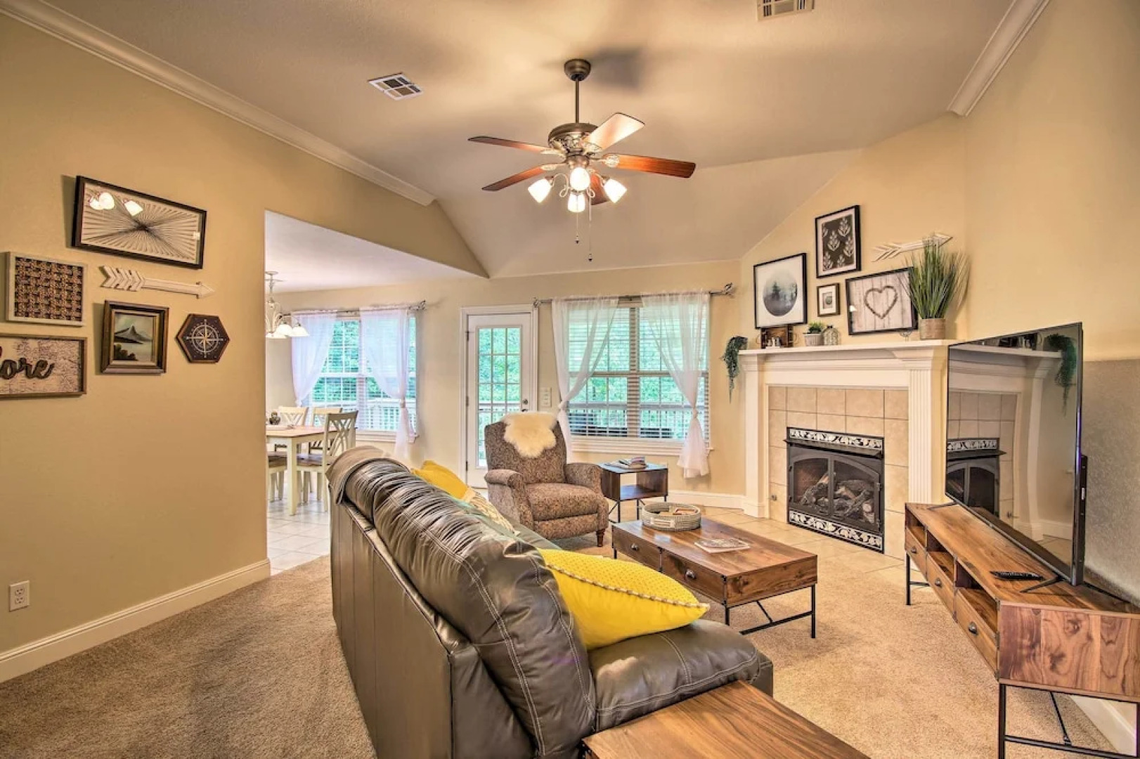 Bella Vista Home: Steps to Mountain Biking Trails!