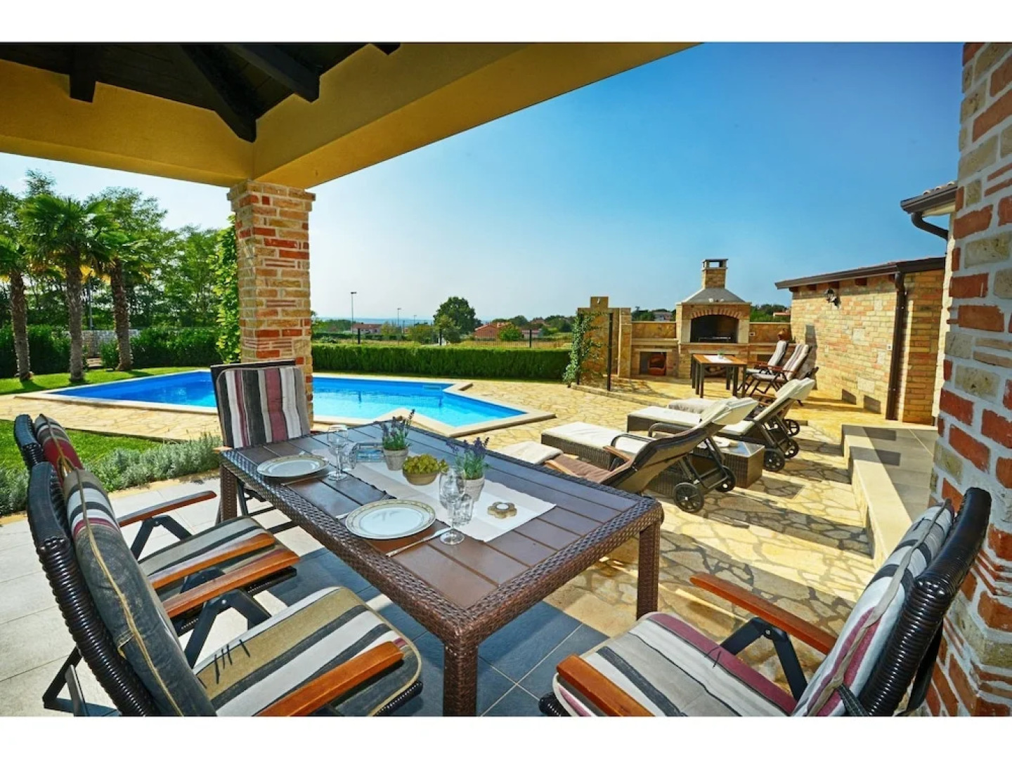 Beautiful Holiday House With Private Pool and Terrace