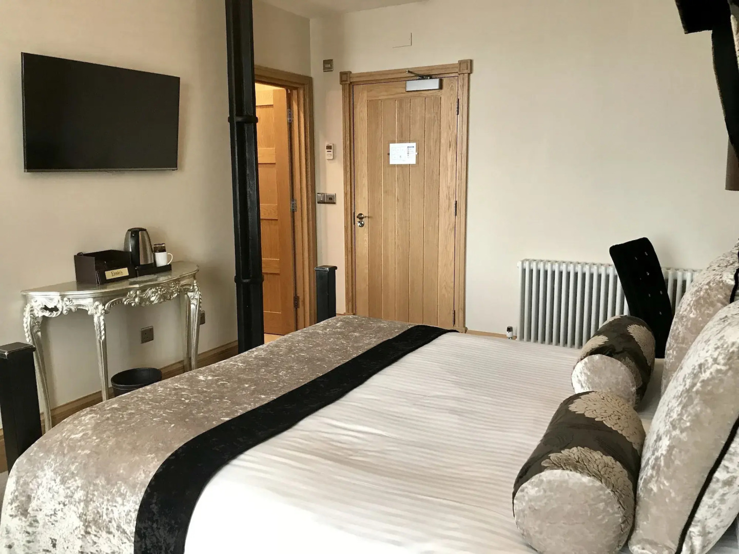Ennios Boutique Hotel Rooms