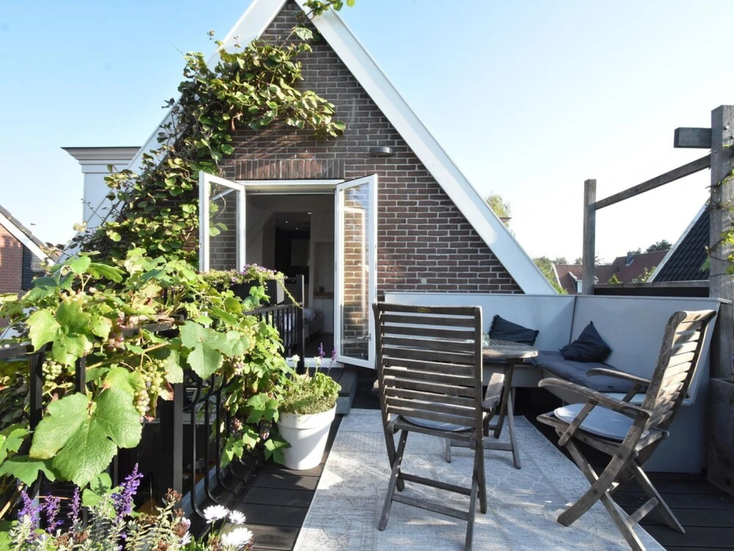 Boutique Holiday Home in Grootschermer With Garden