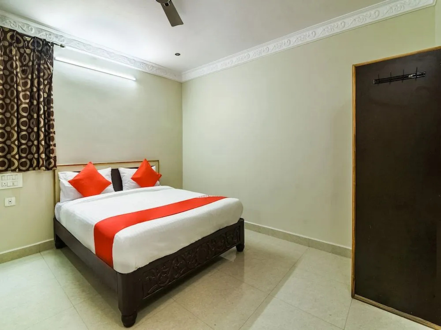 Oyo 33010 Hotel Mmr Towers