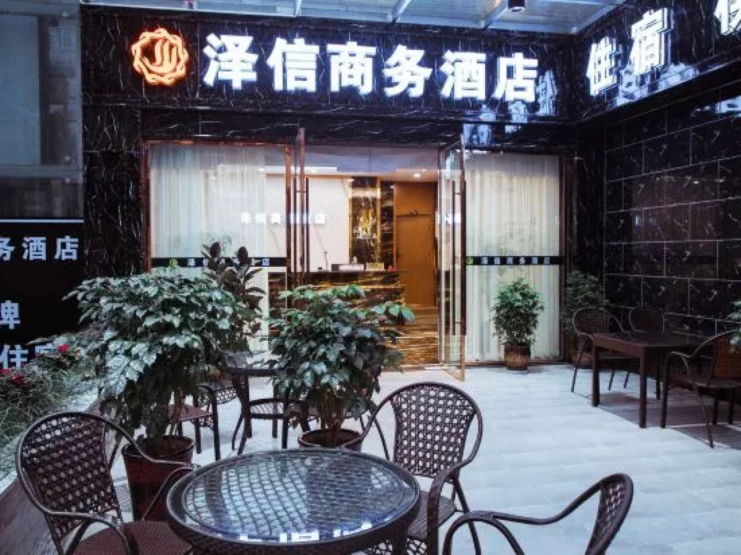 Linshui Zexin Business Hotel