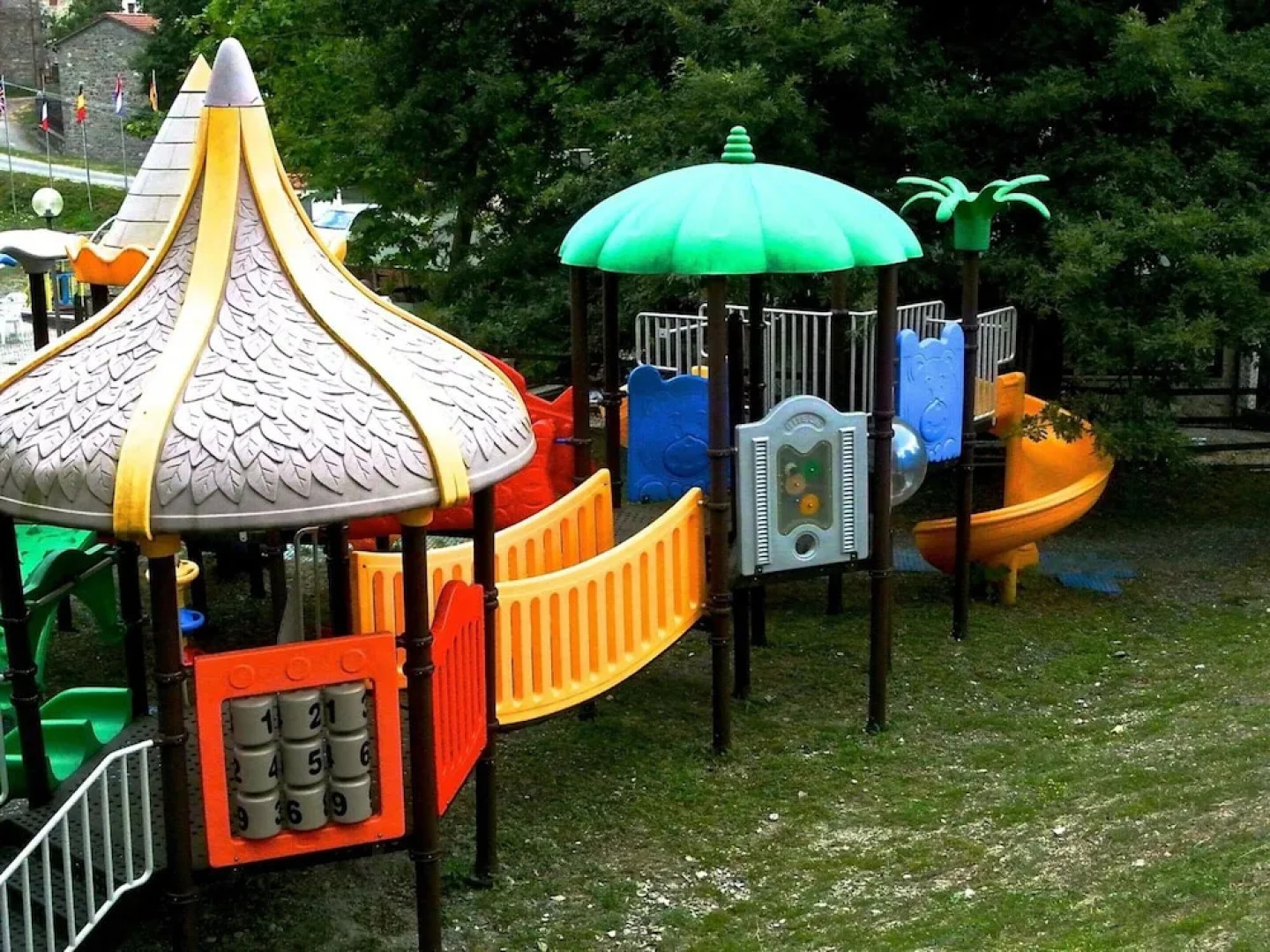 Snug Mobile Home in Toscana With Garden