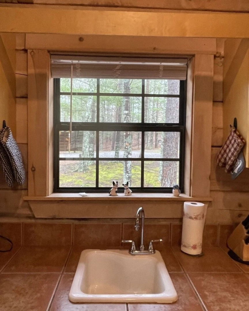 Private and Perfect! - hot tub, king bed, fireplace - dog and motorcycle friendly Studio Cabin by RedAwning