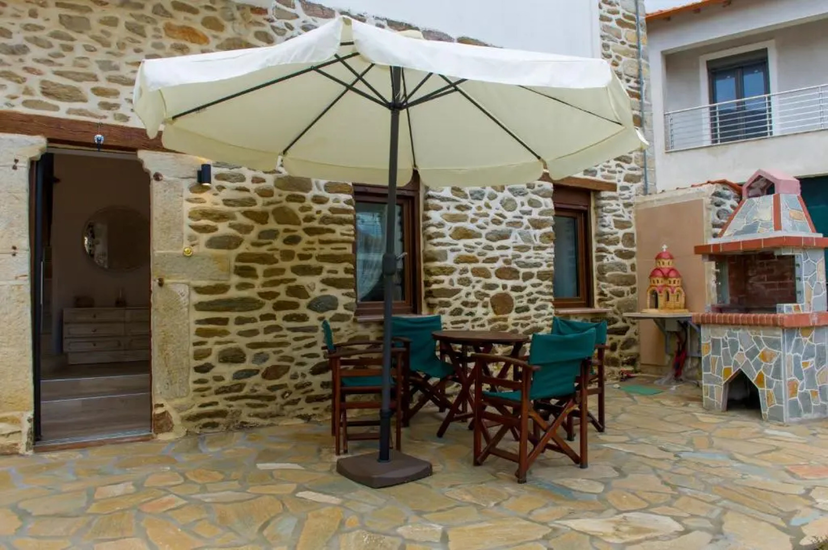 To petrino holidays house