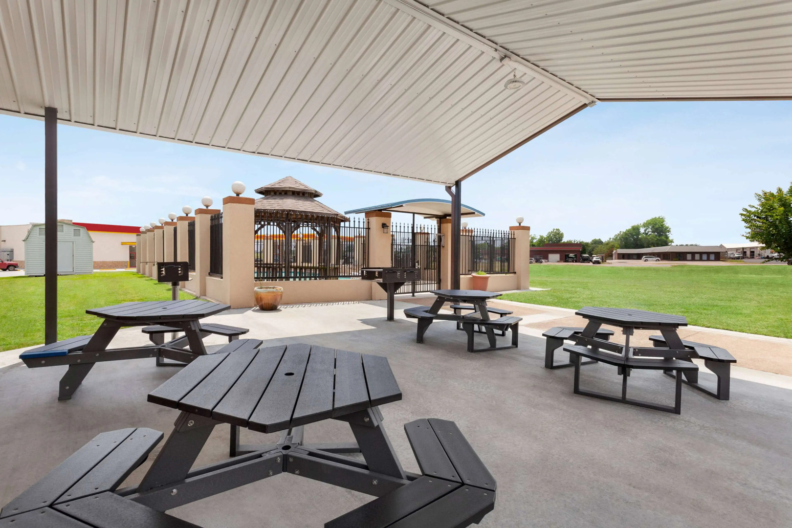 Days Inn by Wyndham Paris