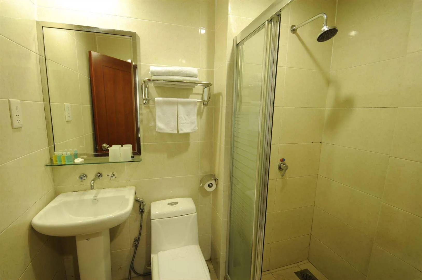 OYO 597 Winner Hotel