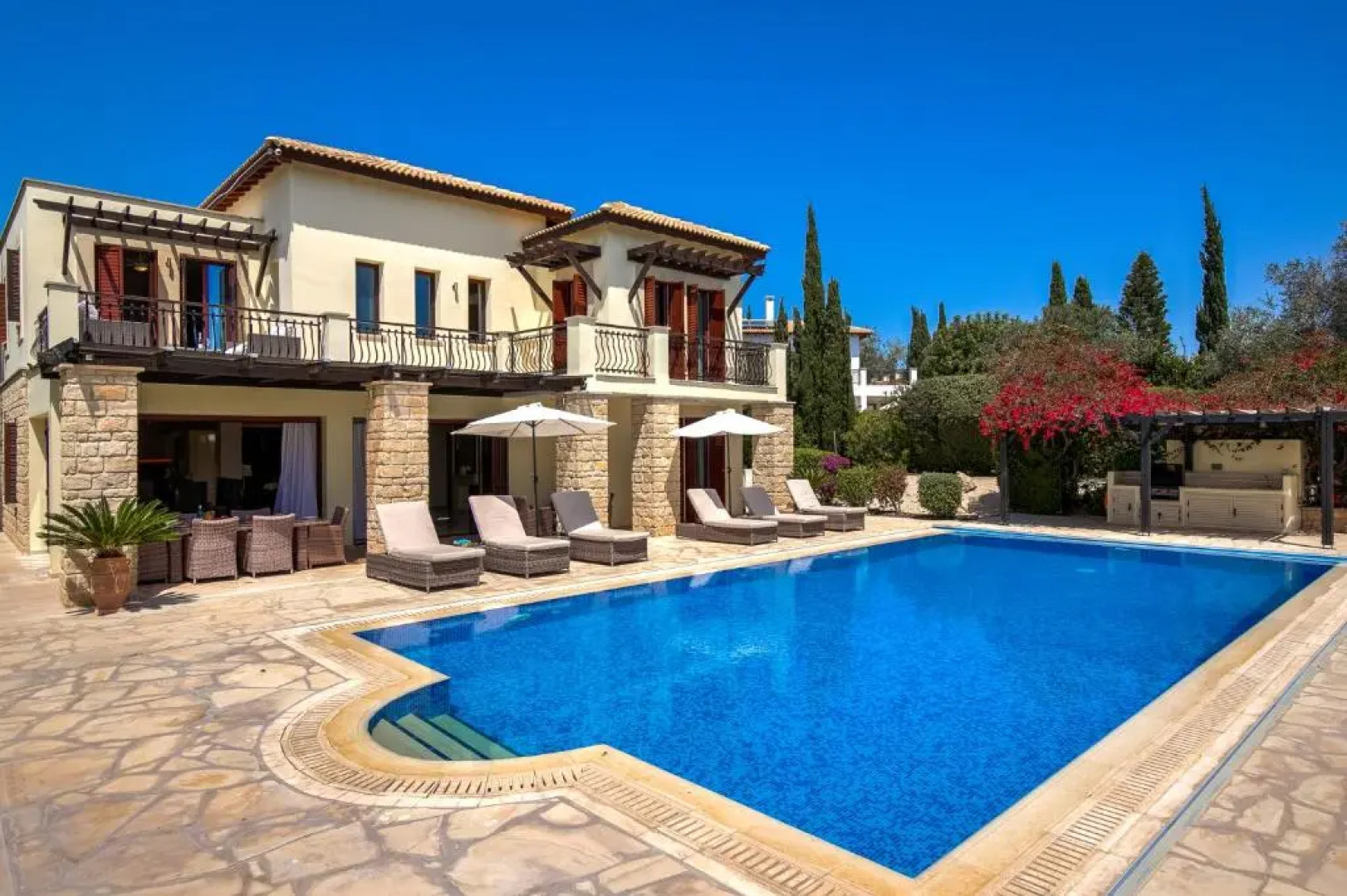 4 bedroom Villa Galinios with large private pool, Aphrodite Hills Resort