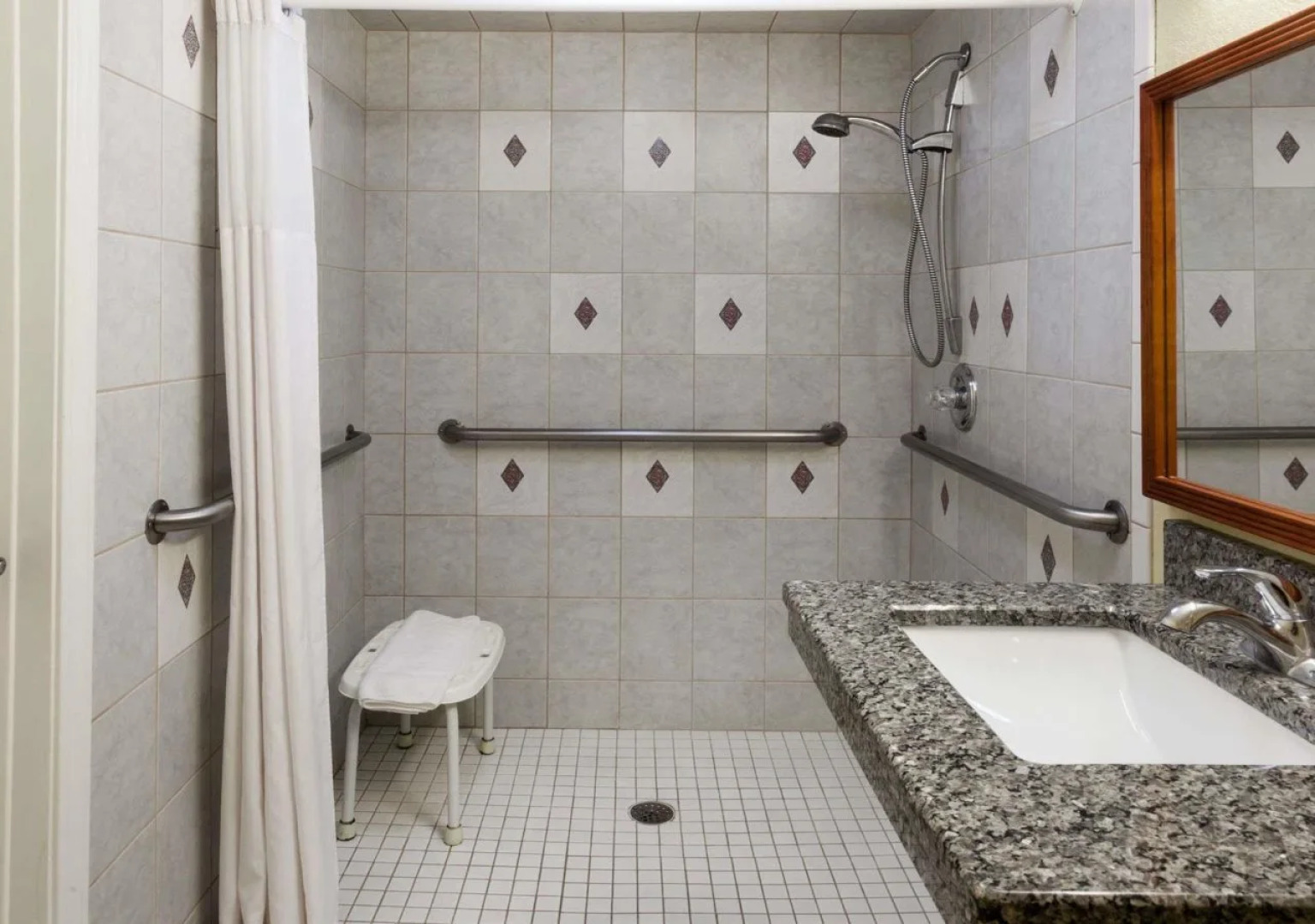 Days Inn by Wyndham Bowling Green