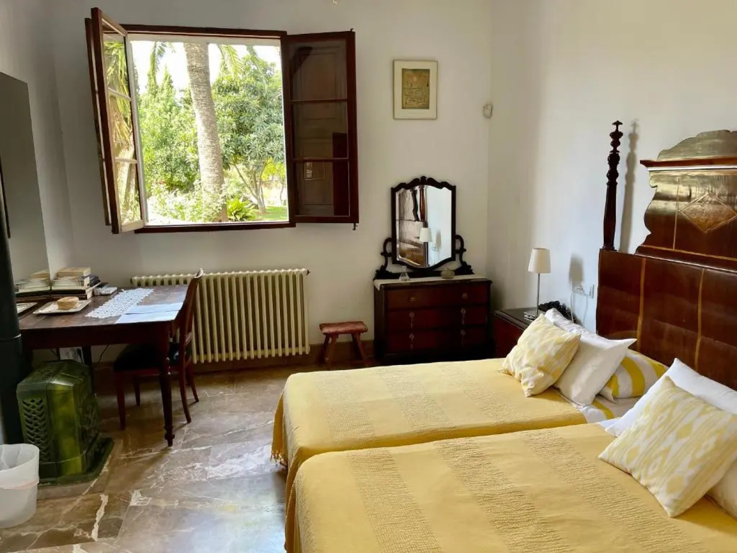 Son Jordi nou, beautiful villa near Alaro big swimming pool, BBQ mountain views 12people