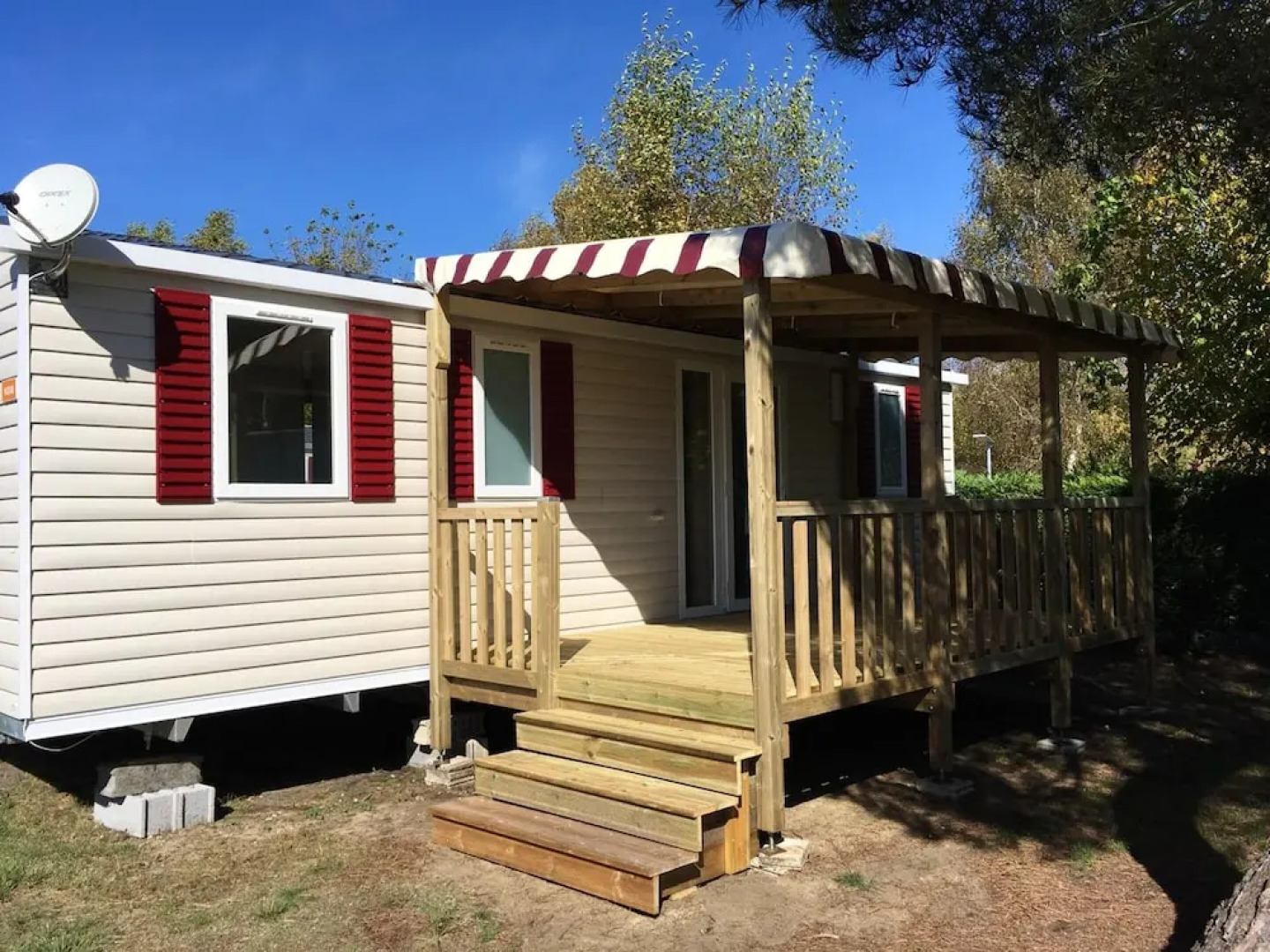 Bungalow With 3 Bedrooms in Les Mathes, With Pool Access and Furnished