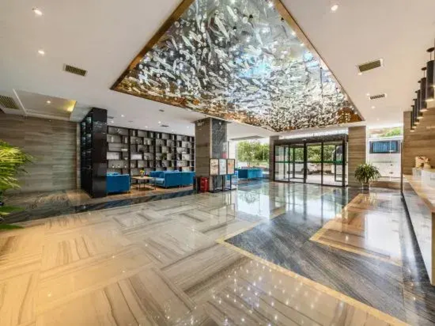 Sanyuan Hotel (Zixing Dongjiang Lake)