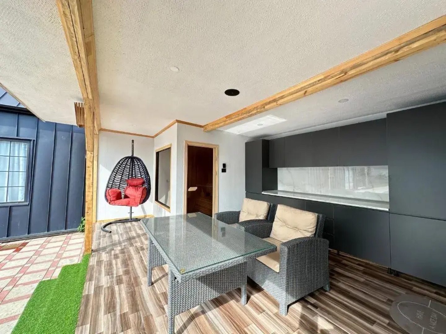 Qafqaz Suite Wood Stack