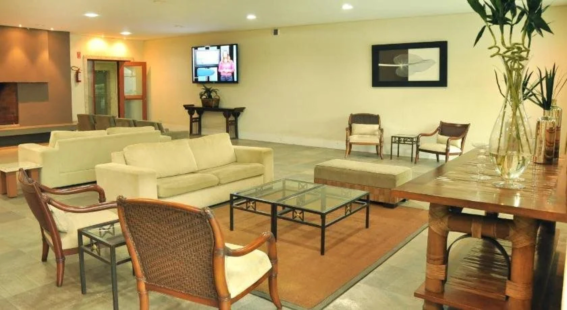 Radio Hotel Resort & Convention