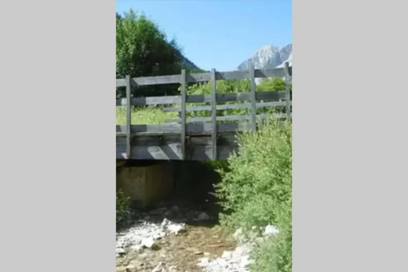 Studio mansardé 18 m2 climatisé avec piscine privée