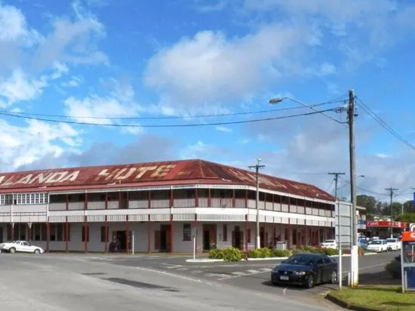 Lake Eacham Tourist Park & Self Contained Cabins