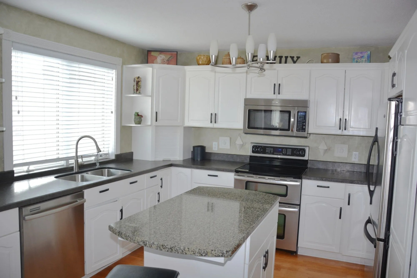 Roosevelt Inn and Suites