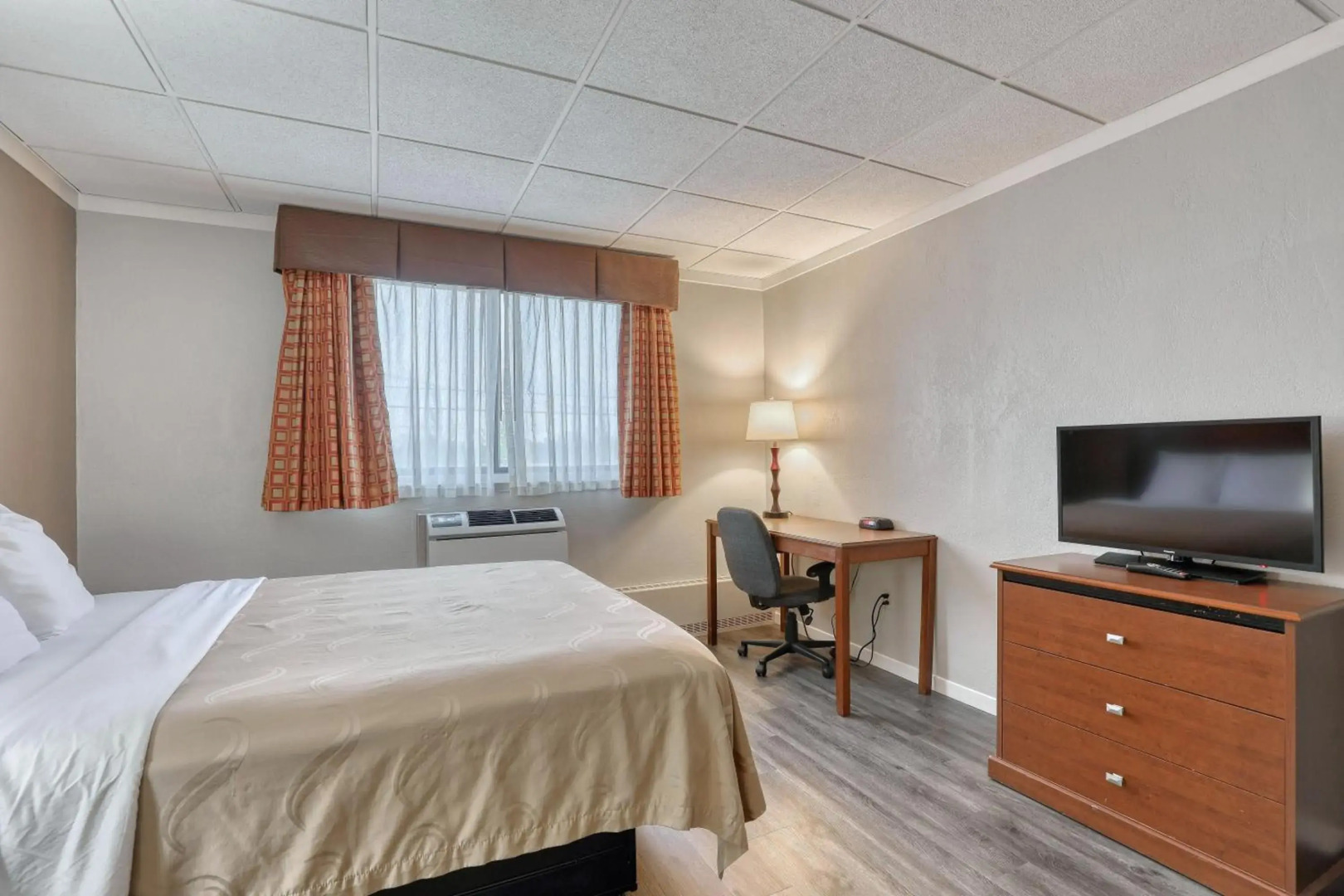 Quality Inn & Suites Green Bay Downtown