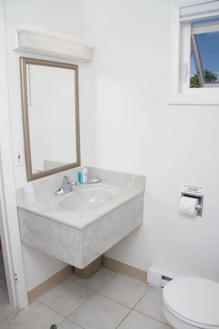 Atlantis Oceanfront Inn