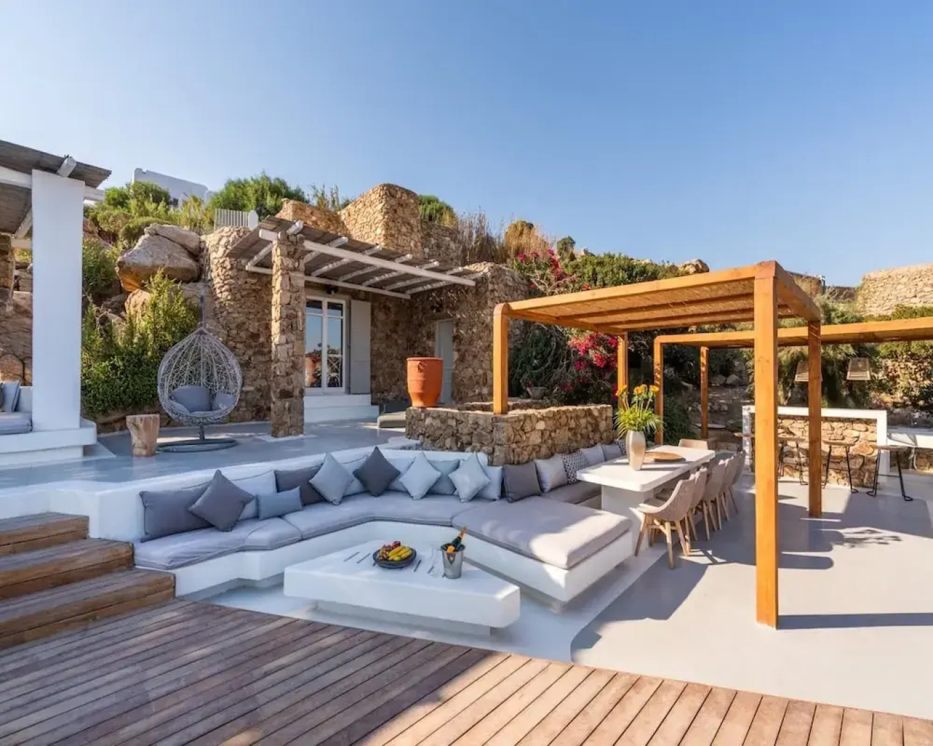 Stunning Villa Surrounded by Lush Greenery